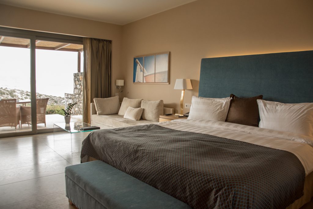 Daios Cove, Kreta, Suite, Zimmer, Bett