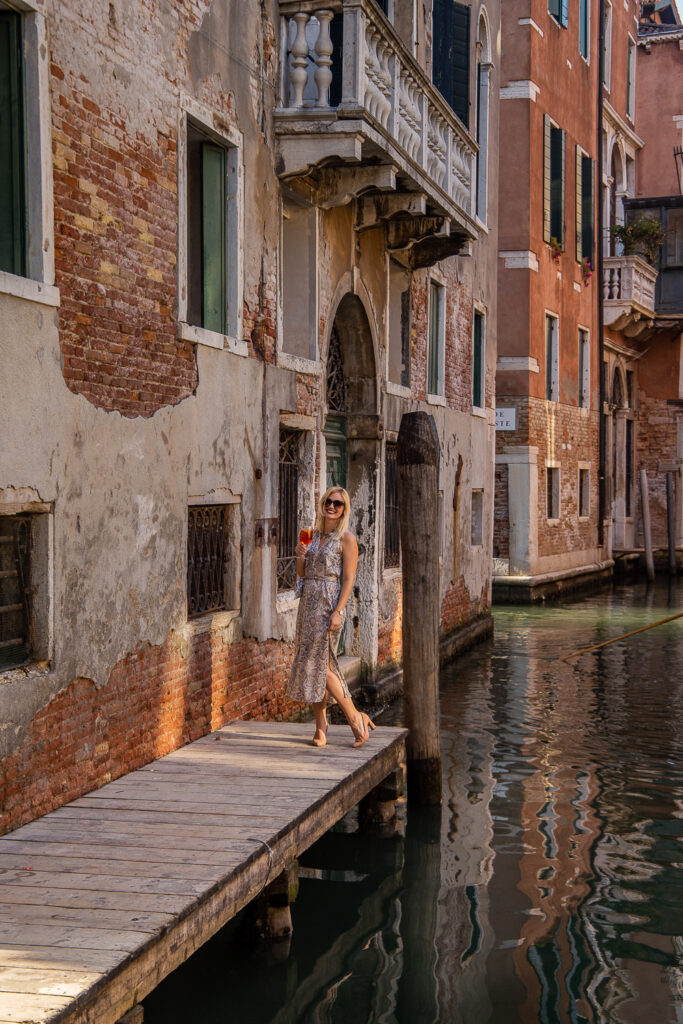 Italien, Venedig, Miriam Ernst, Wasser, Steg, Häuserwand, Venedigkanal